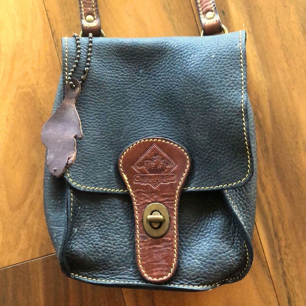 Chateaux Whistler Leather Purse